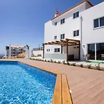 Atlantic Hostel *